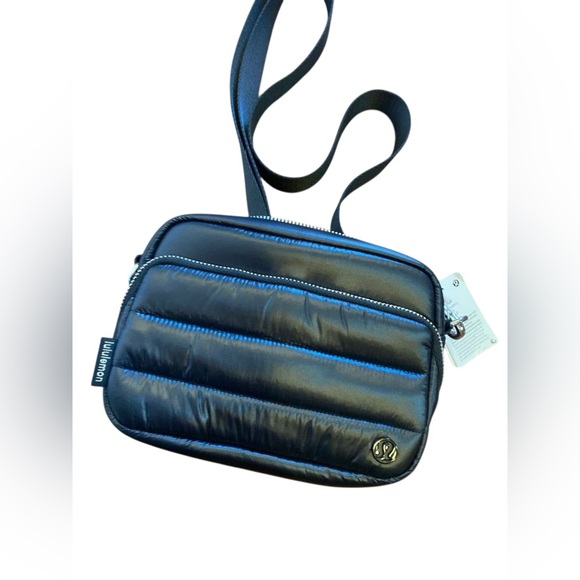 NWT Lululemon everywhere crossbody bag BLACK - Picture 3 of 5
